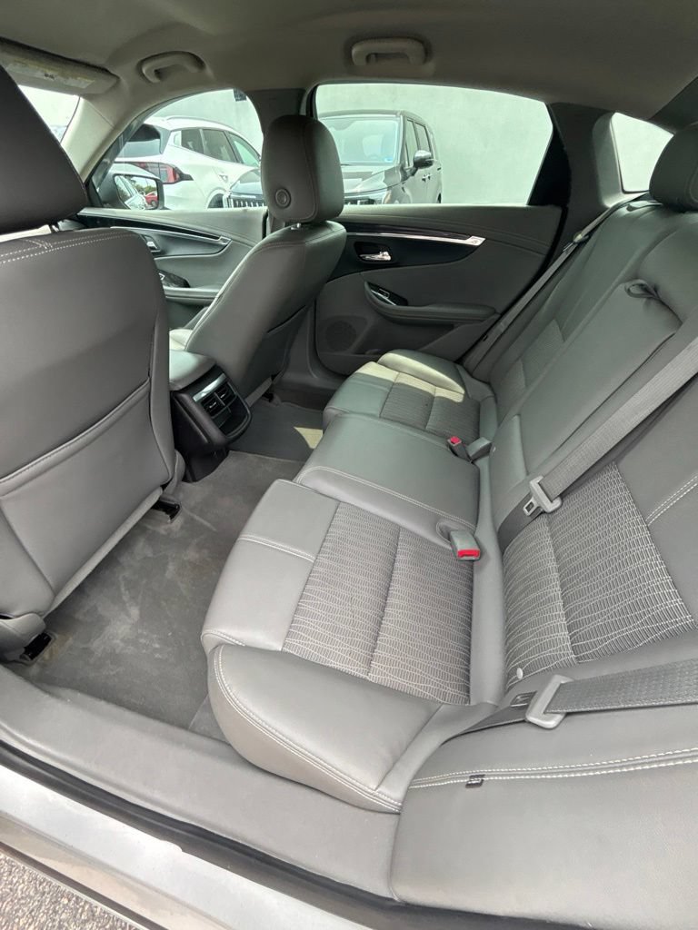 Used 2015 Chevrolet Impala LT FWD image 17