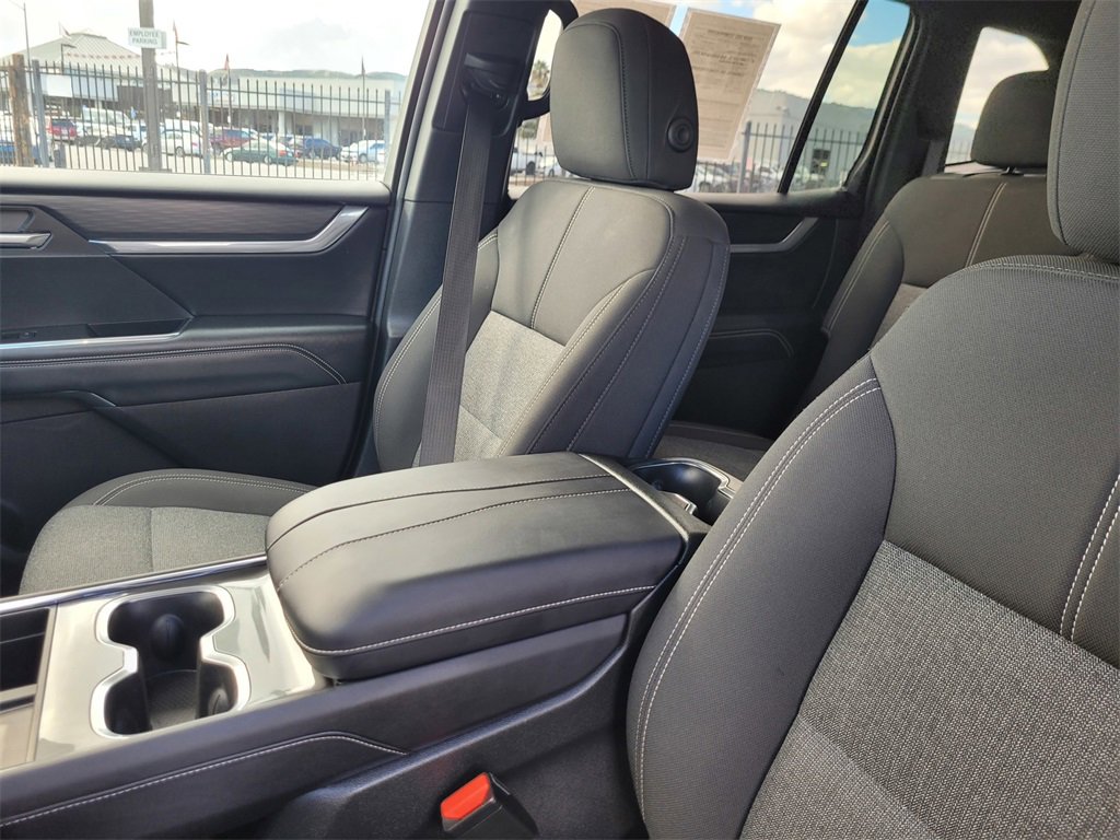 Used 2025 GMC Acadia Elevation image 17