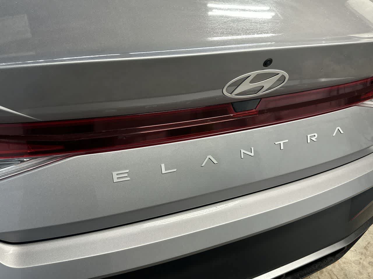 Used 2026 Hyundai Elantra SE FWD image 10