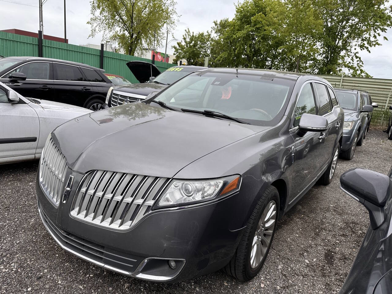 Used 2010 Lincoln MKT 2WD image 1