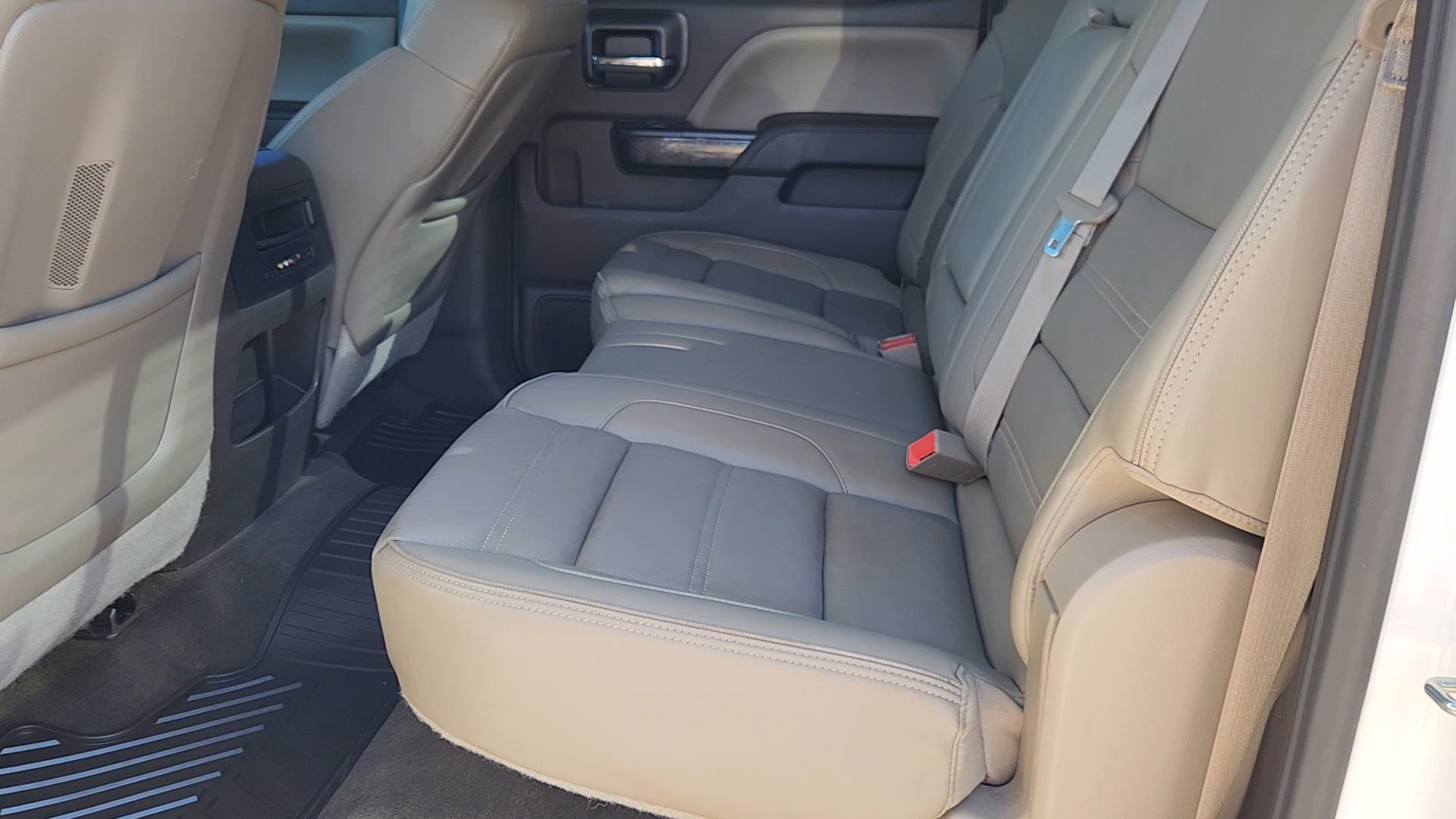 Used 2015 GMC Sierra 2500 Denali w/ Duramax Plus Package AWD/4WD image 30