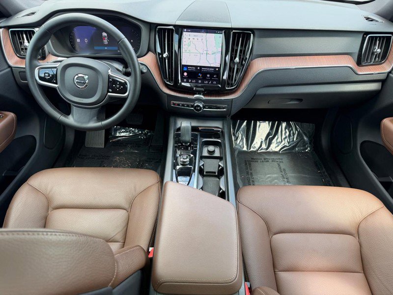 Used 2023 Volvo XC60 B5 Plus w/ Climate Package AWD/4WD image 12