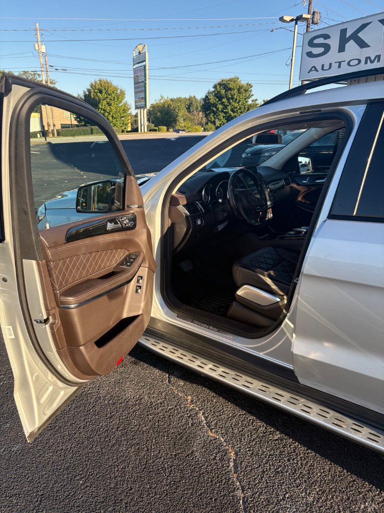 Used 2017 Mercedes-Benz GLS 550 4MATIC image 21