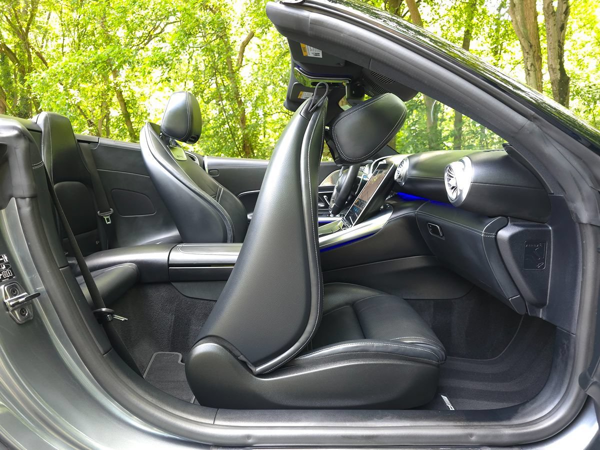 Used 2023 Mercedes-Benz SL 43 AMG w/ Driver Assistance Package image 18
