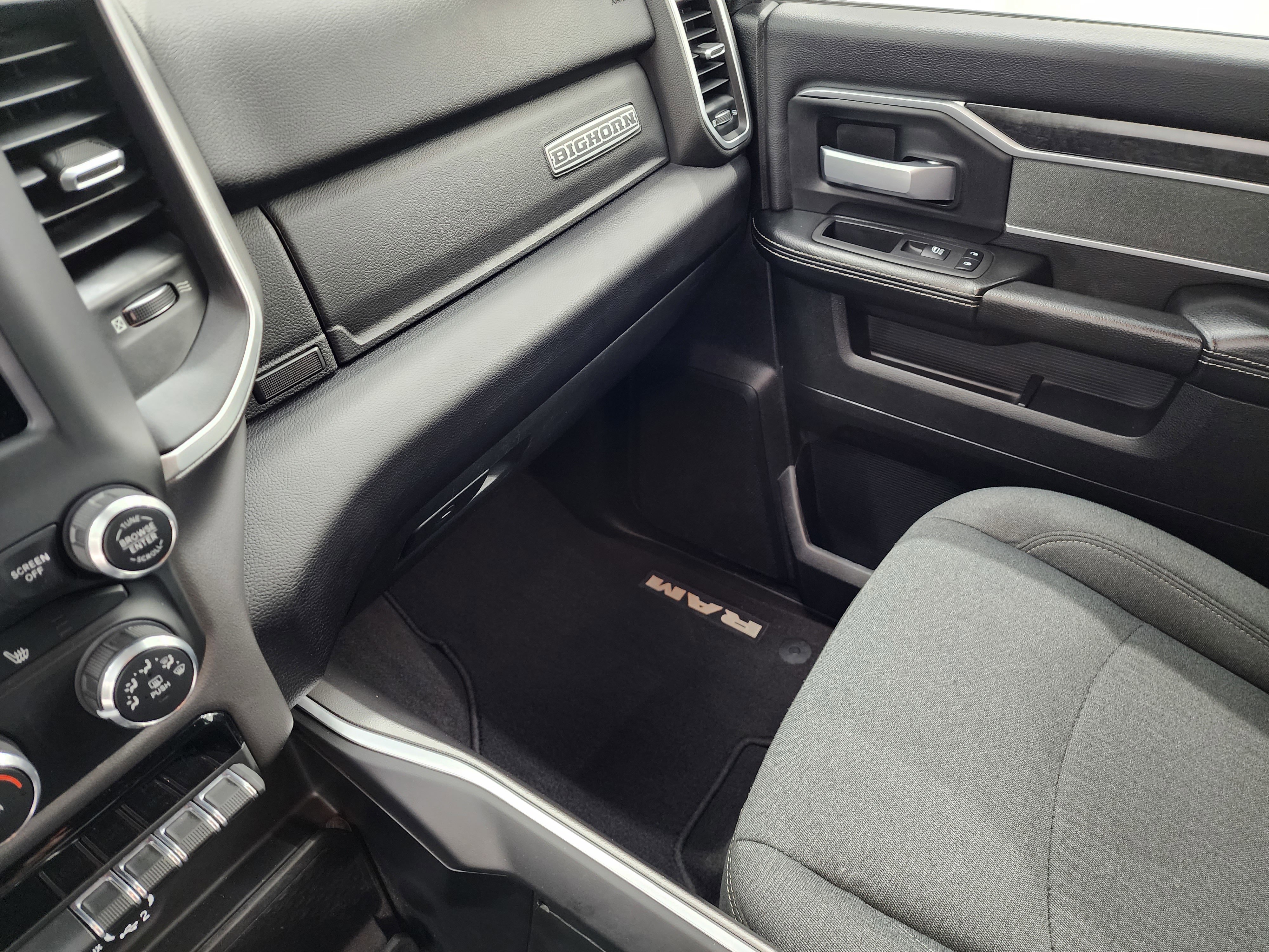 Used 2022 RAM 2500 Big Horn w/ Night Edition AWD/4WD image 13