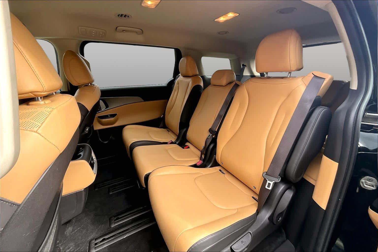 Used 2022 Kia Carnival LX FWD image 18