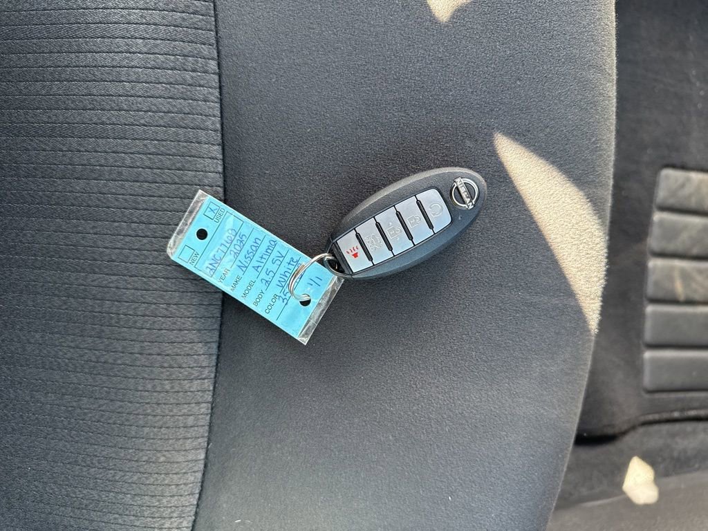 Used 2025 Nissan Altima 2.5 SV image 35