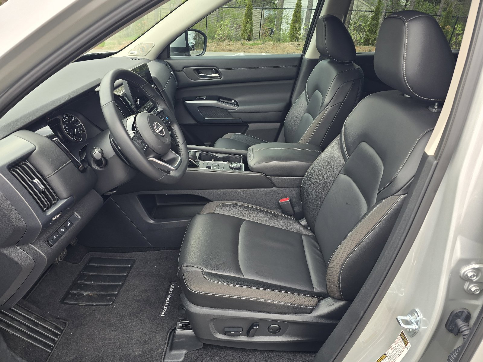 Used 2025 Nissan Pathfinder SL w/ SL Premium Package image 12