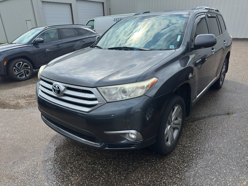 Used 2011 Toyota Highlander Limited w/ Tow Pkg AWD/4WD image 3