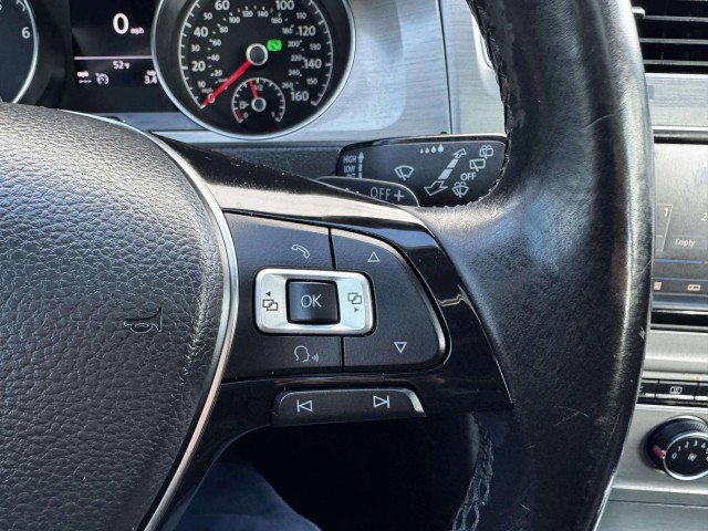 Used 2017 Volkswagen Golf SE image 24