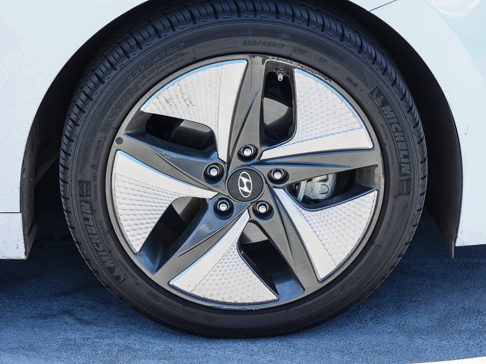 Used 2020 Hyundai Ioniq Limited FWD image 9