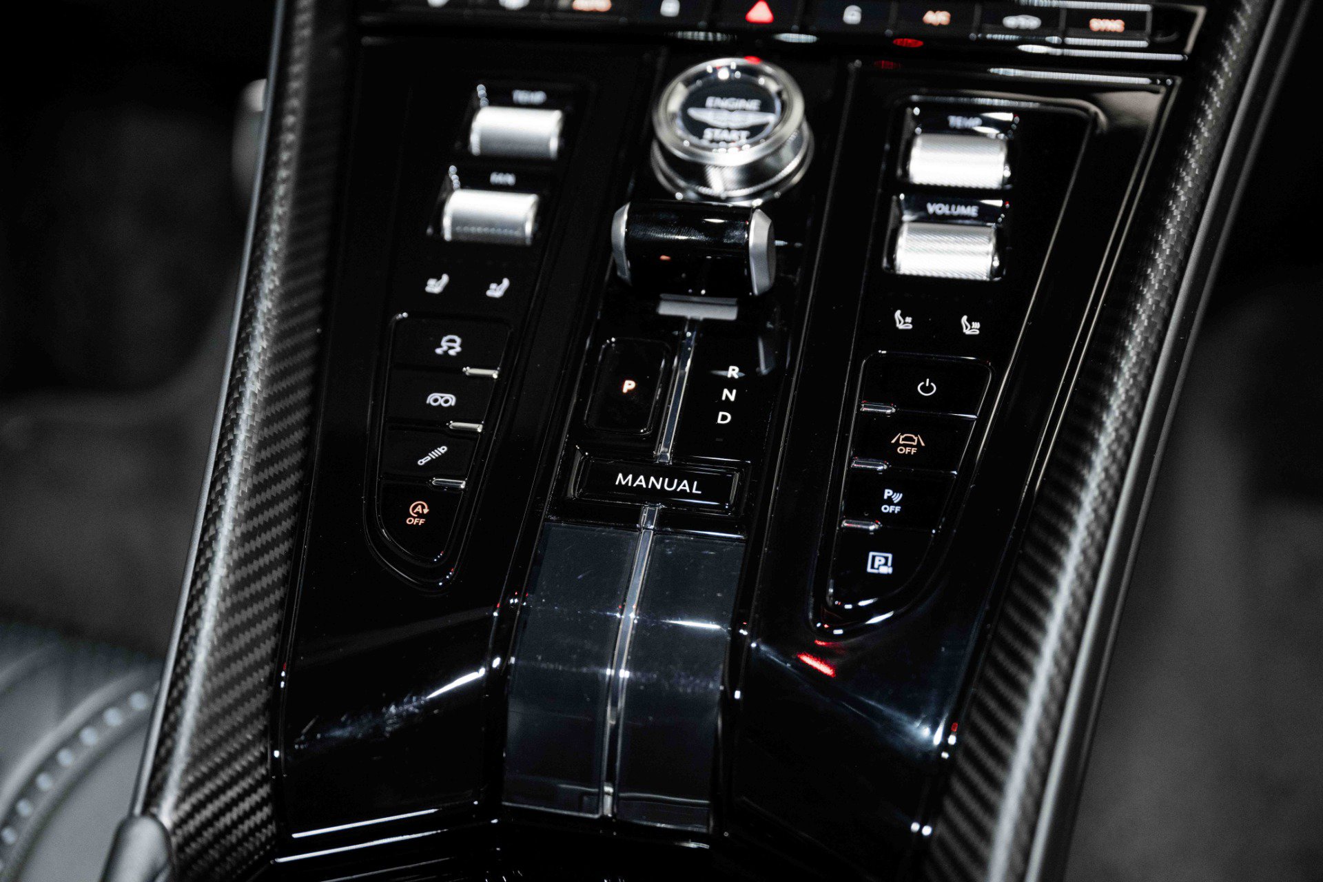 Used 2024 Aston Martin DB12 Coupe image 27