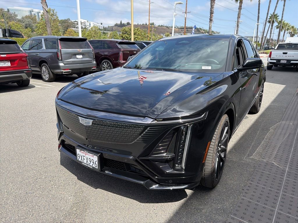 Used 2026 Cadillac Lyriq V AWD/4WD image 2