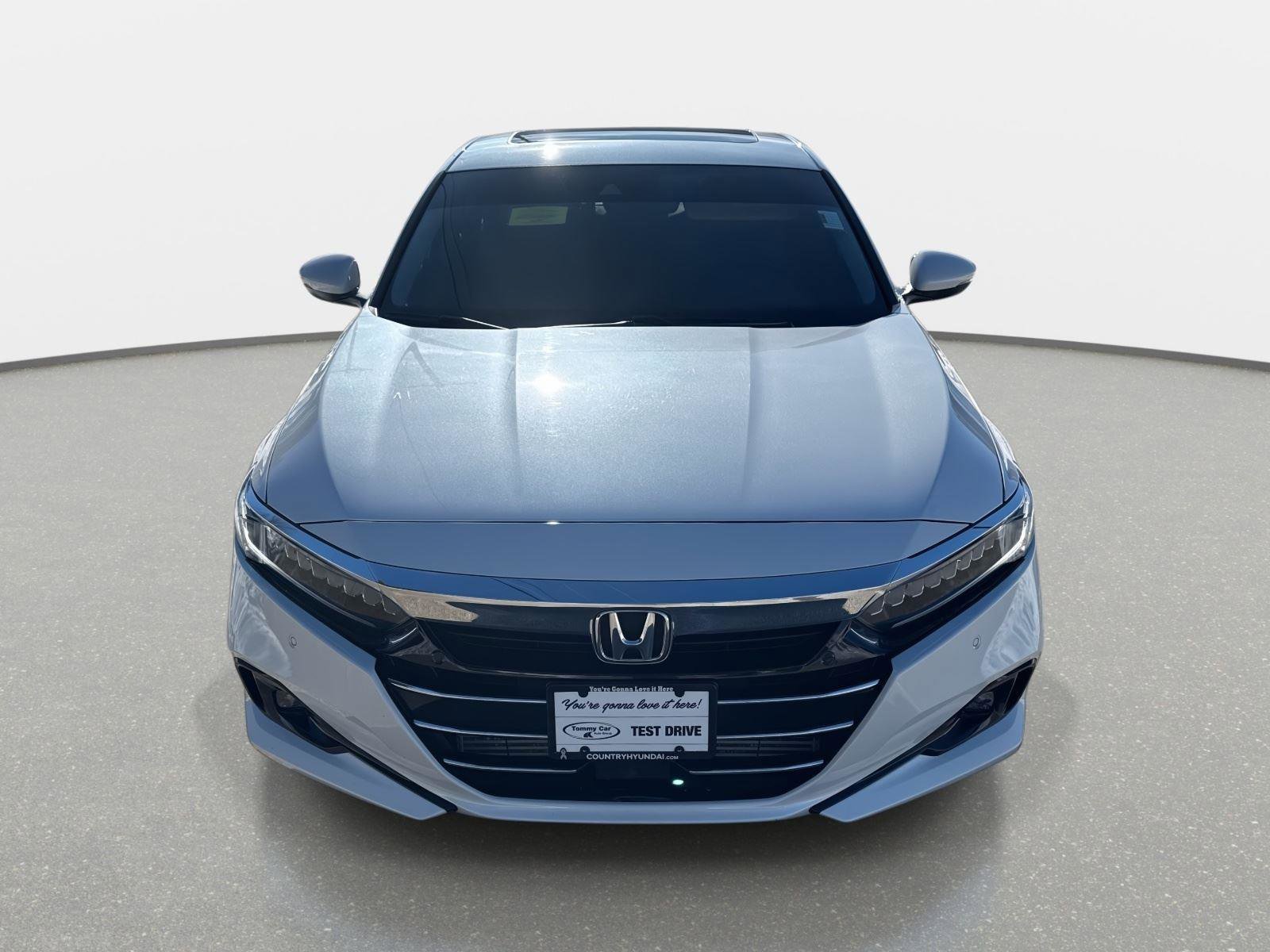 Used 2022 Honda Accord Touring image 2