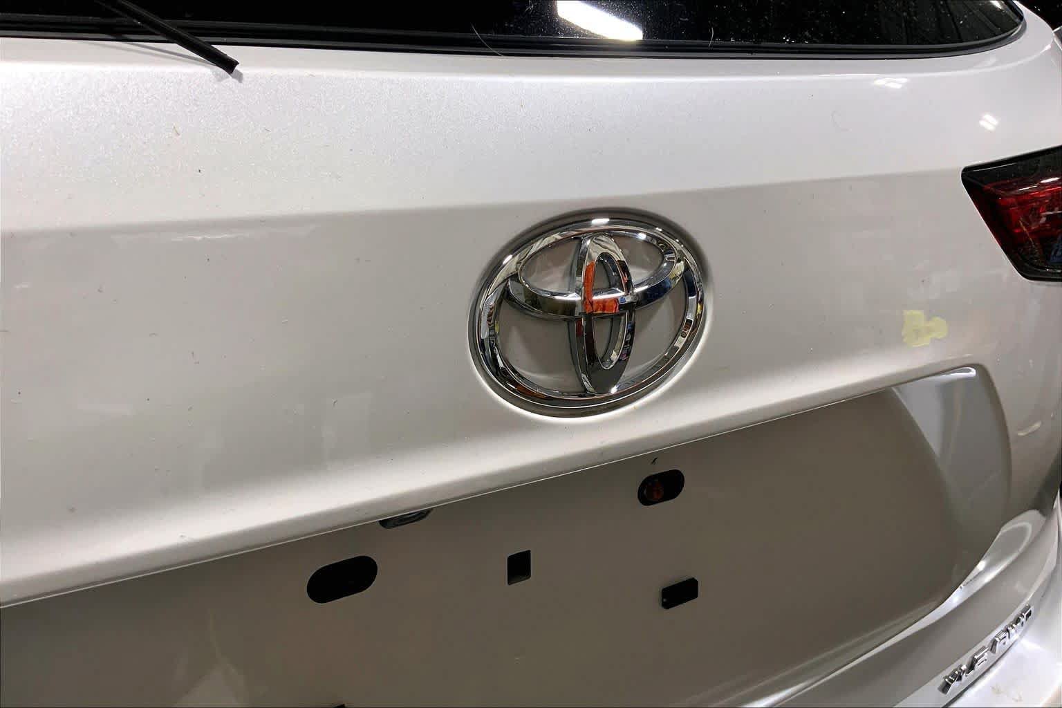 Used 2023 Toyota Highlander XLE AWD/4WD image 31