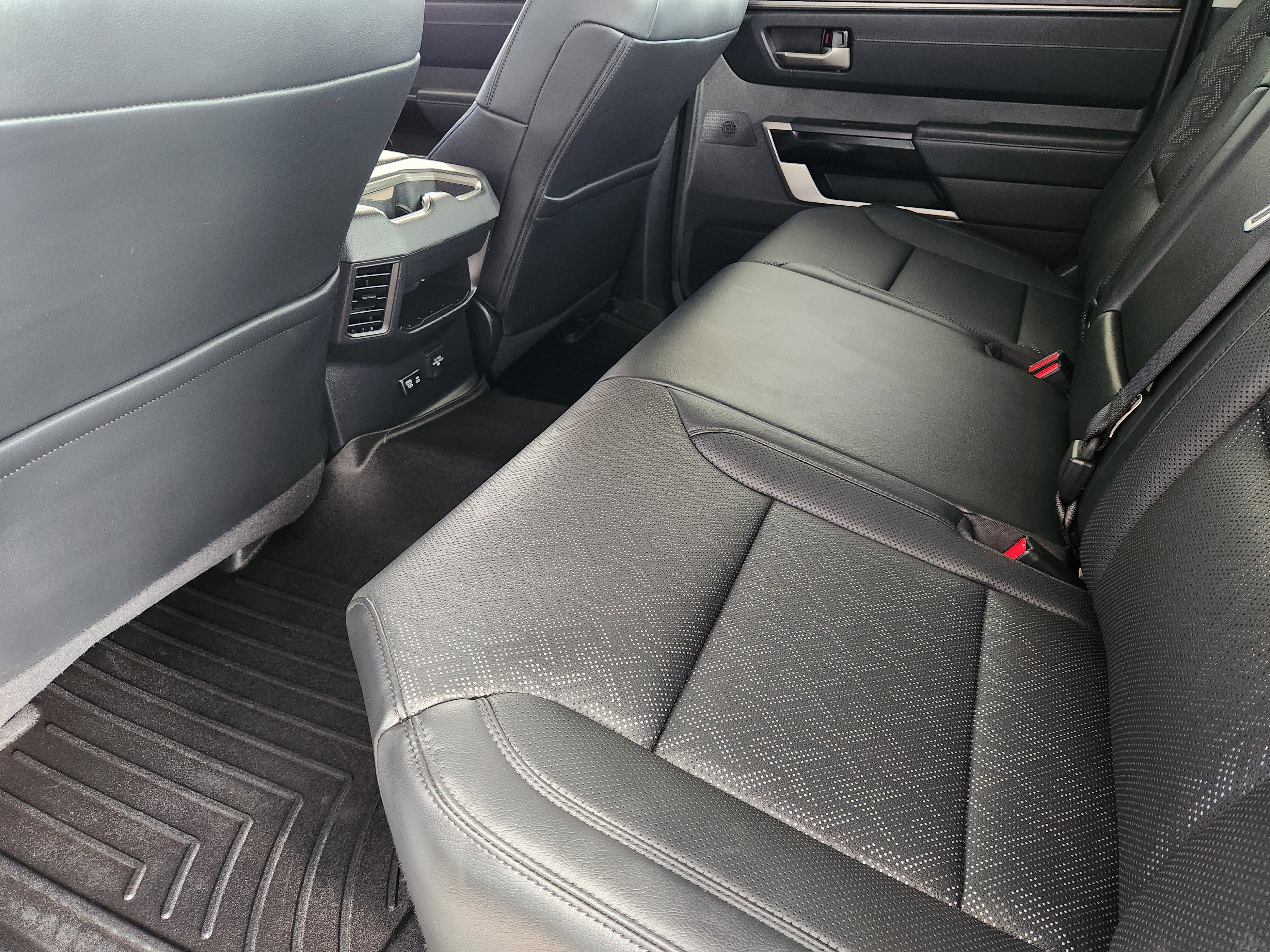 Used 2024 Toyota Tundra Limited w/ Power Package image 32