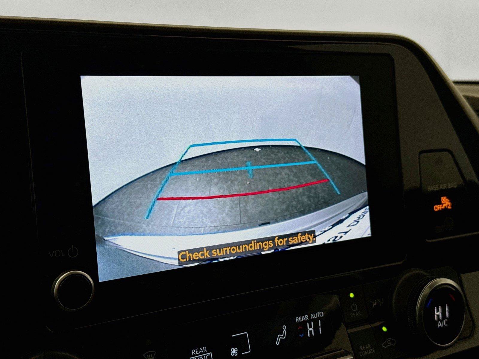 Used 2024 Toyota Highlander XLE AWD/4WD image 25