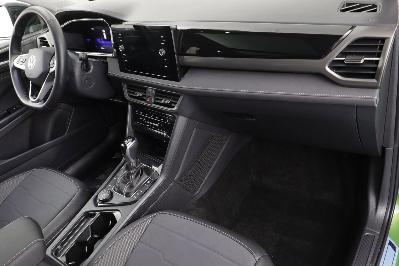 Used 2025 Volkswagen Taos SE image 20