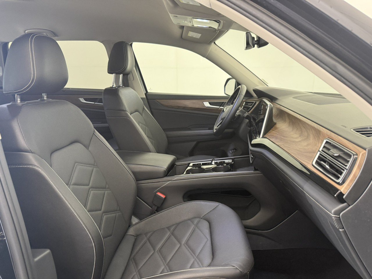 Used 2025 Volkswagen Atlas SE AWD/4WD image 10