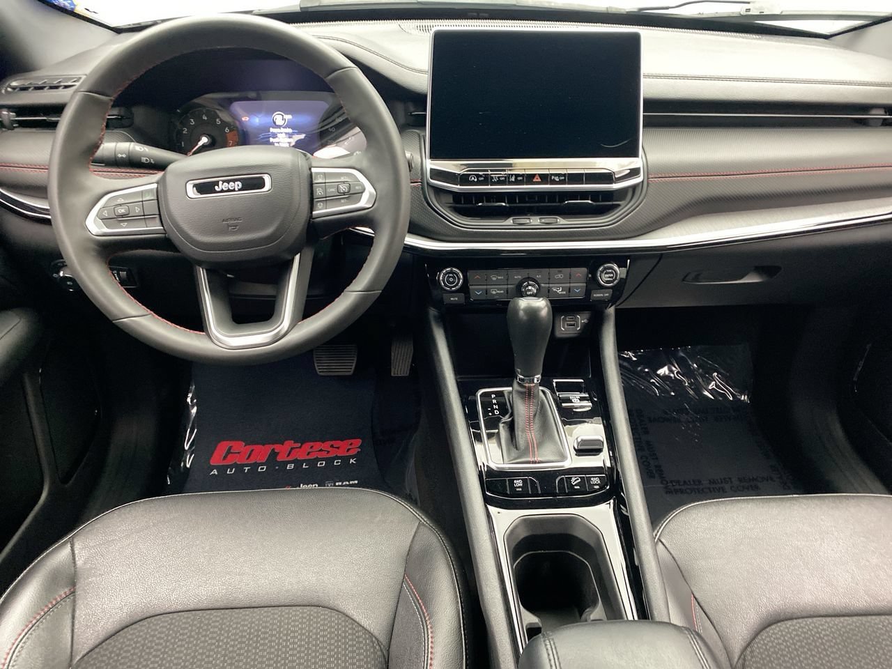 Used 2023 Jeep Compass Trailhawk w/ Trailhawk Convenience Group AWD/4WD image 15