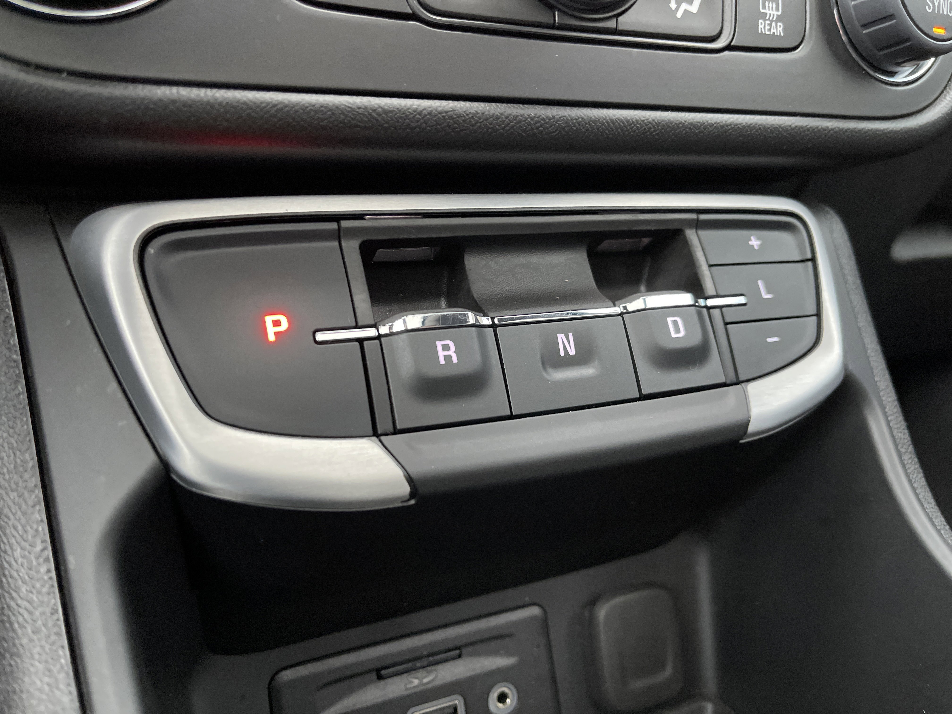 Used 2024 GMC Terrain SLT w/ Infotainment Package II image 33