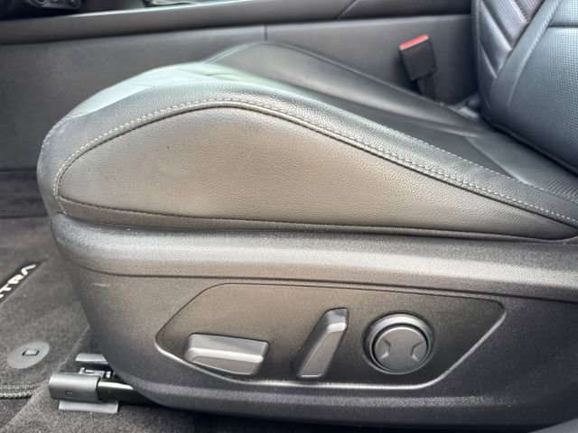 Used 2023 Hyundai Elantra Limited w/ Preferred Accessory Package image 14