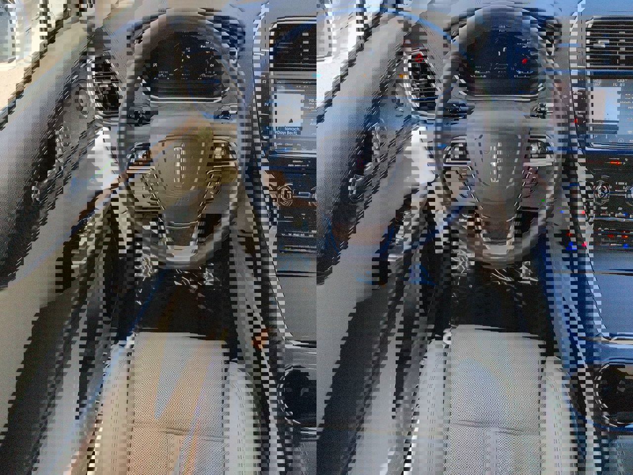 Certified 2020 Lincoln Nautilus Reserve w/ Equipment Group 201A image 16