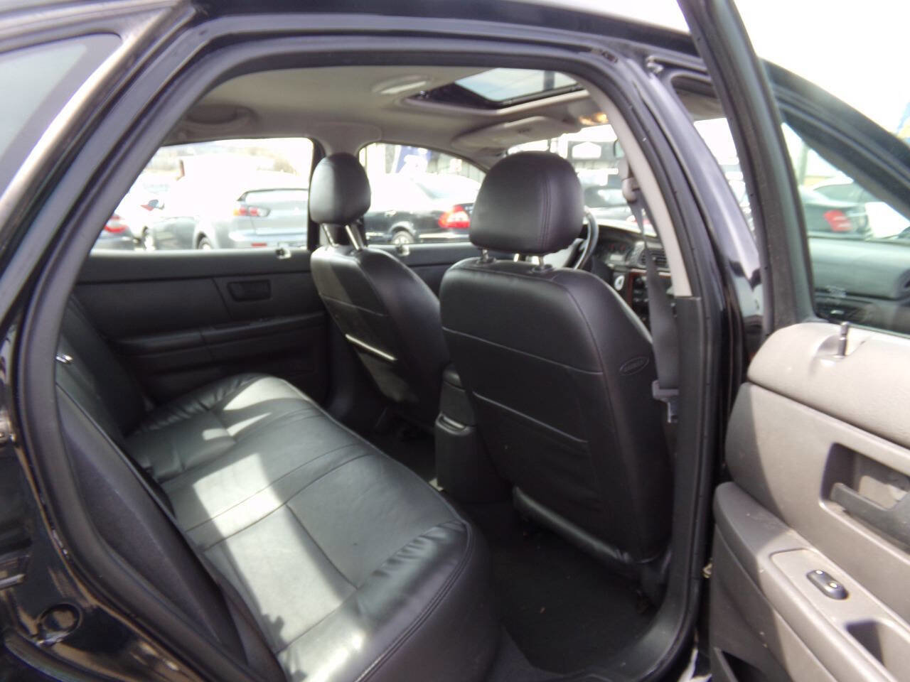 Used 2004 Ford Taurus SEL image 22