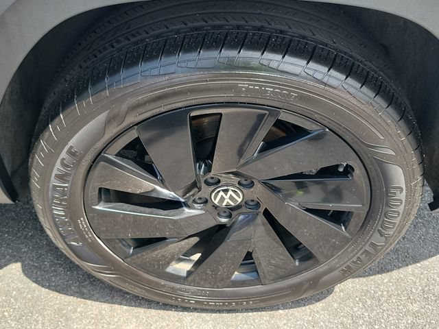 Used 2024 Volkswagen Atlas Cross Sport SE FWD image 19
