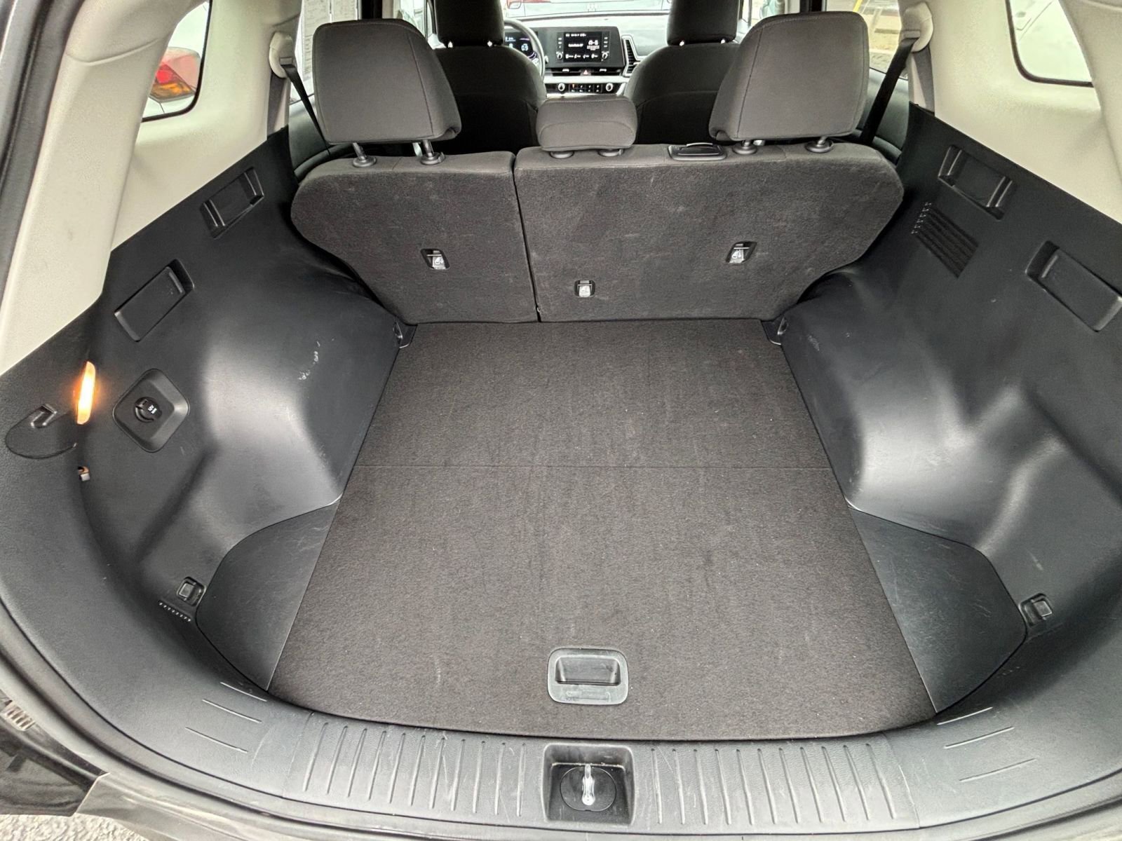 Used 2025 Kia Sportage LX image 30