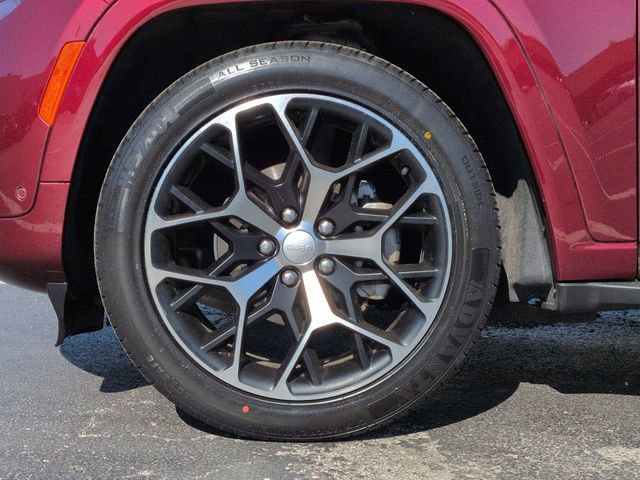 Used 2022 Jeep Grand Cherokee Summit AWD/4WD image 11