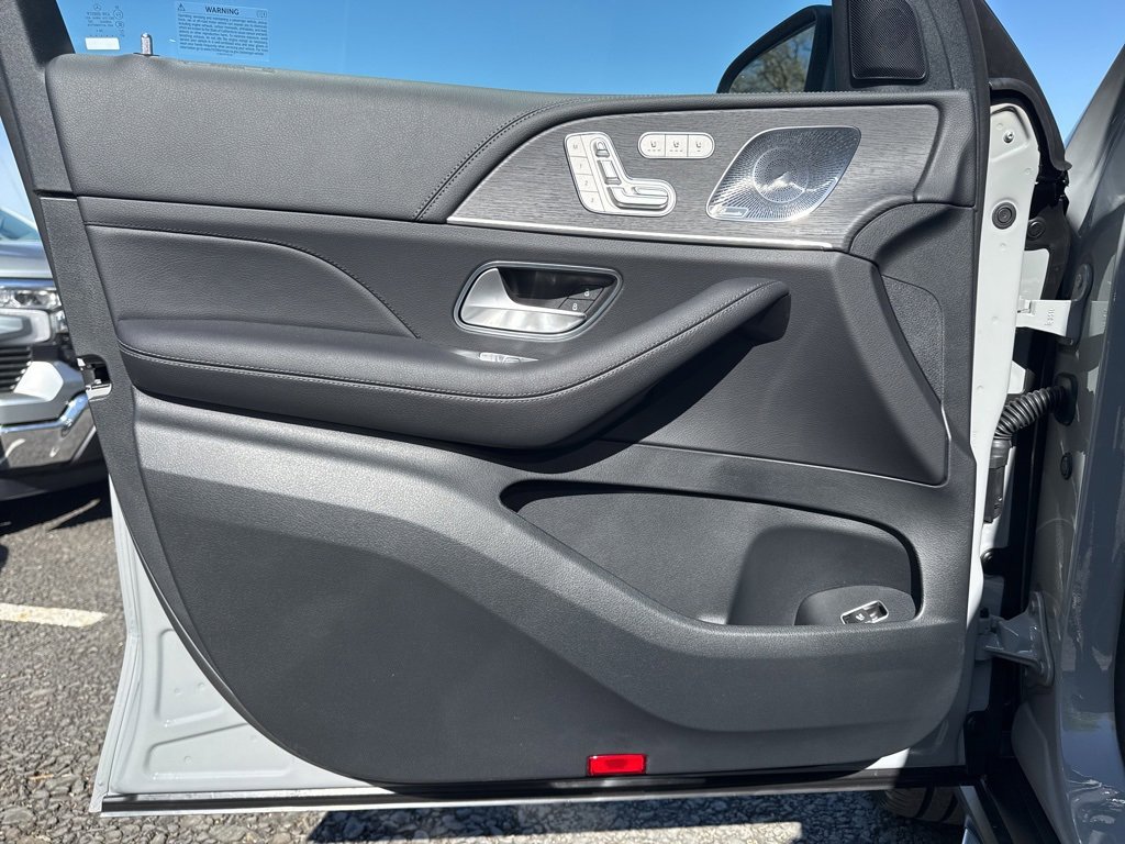 New 2025 Mercedes-Benz GLS 580 4MATIC image 16