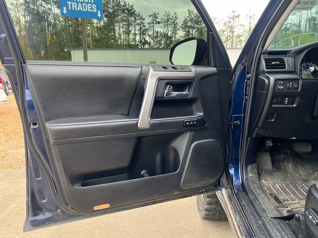 Used 2014 Toyota 4Runner Limited image 11