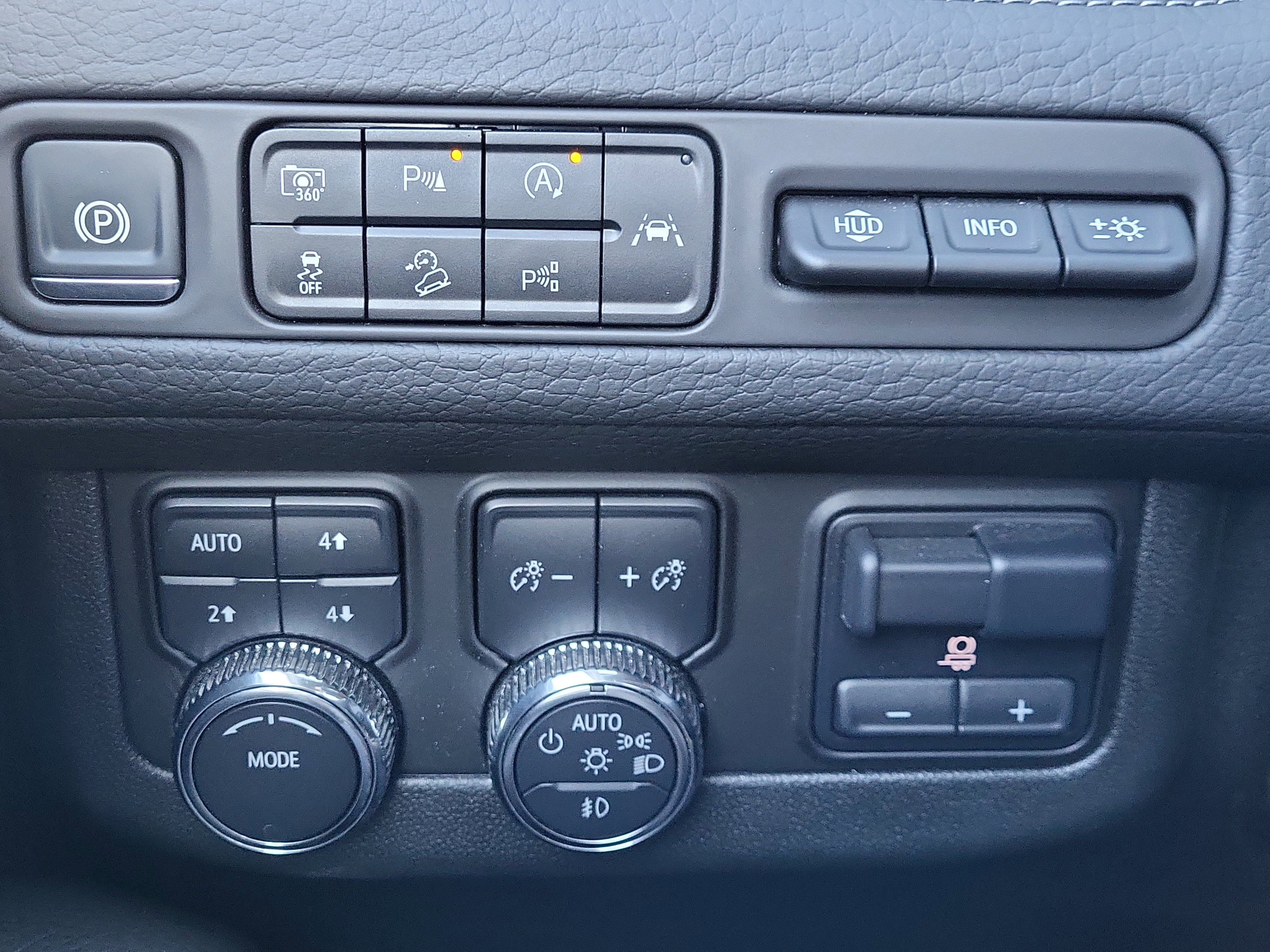 Used 2024 GMC Yukon Denali w/ Advanced Technology Package image 28