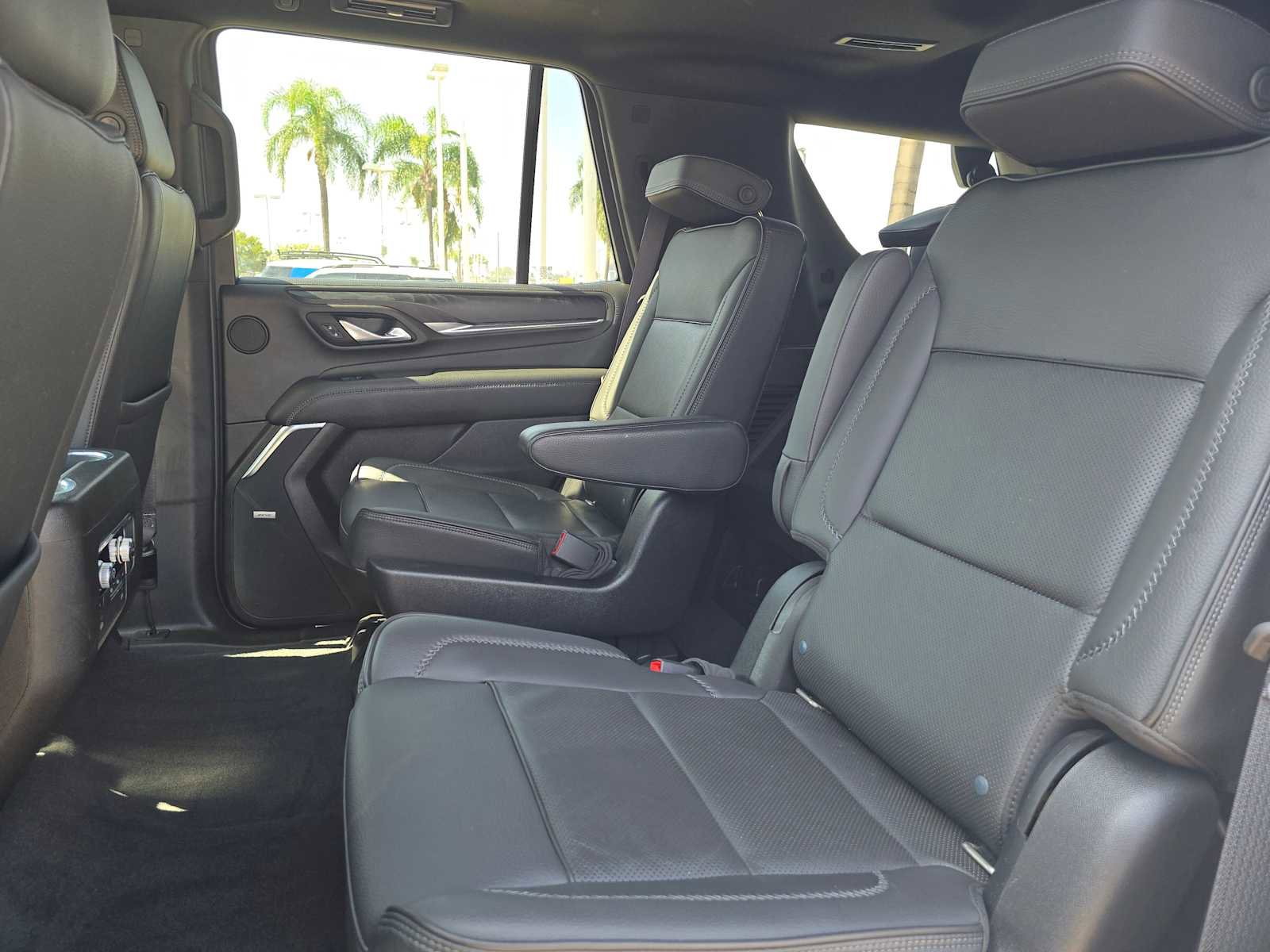 Used 2021 GMC Yukon Denali w/ Denali Premium Package AWD/4WD image 19