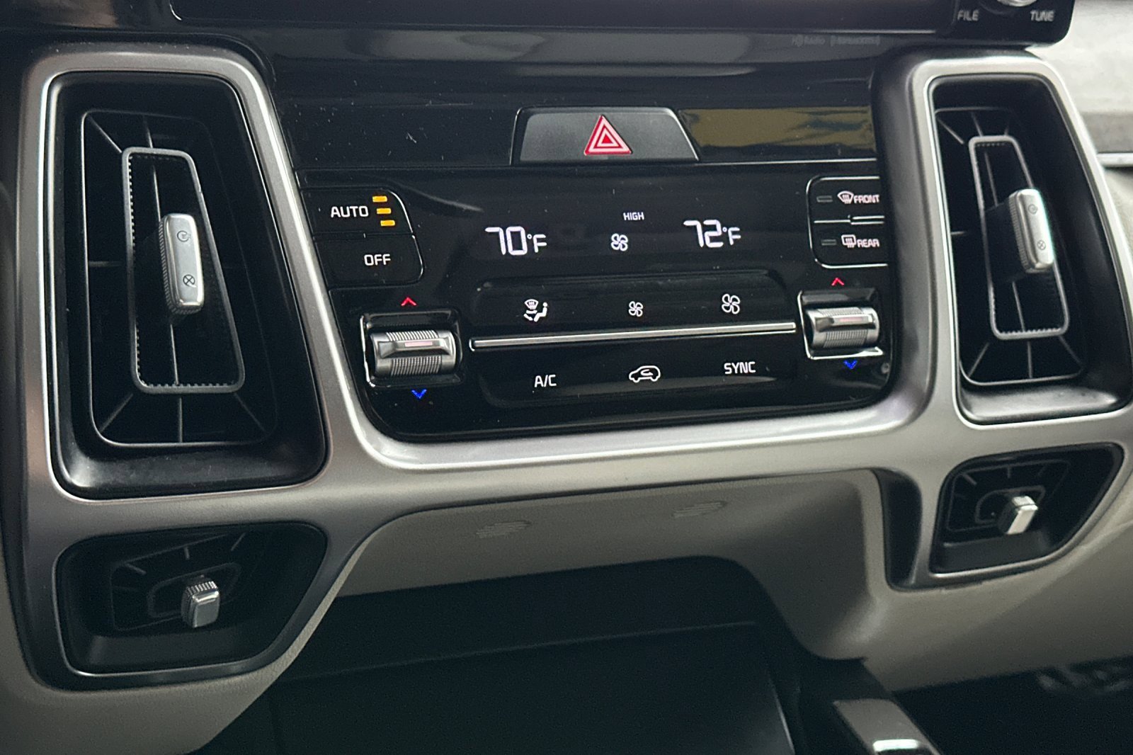 Used 2022 Kia Sorento EX w/ Panoramic Sunroof Package image 29