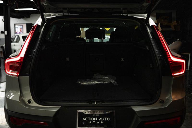 Used 2023 Volvo XC40 B4 Ultimate image 7