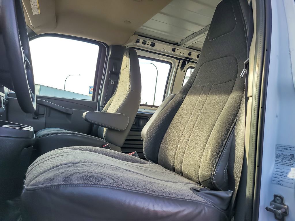 Used 2022 GMC Savana 2500 w/ Driver Convenience Package image 7