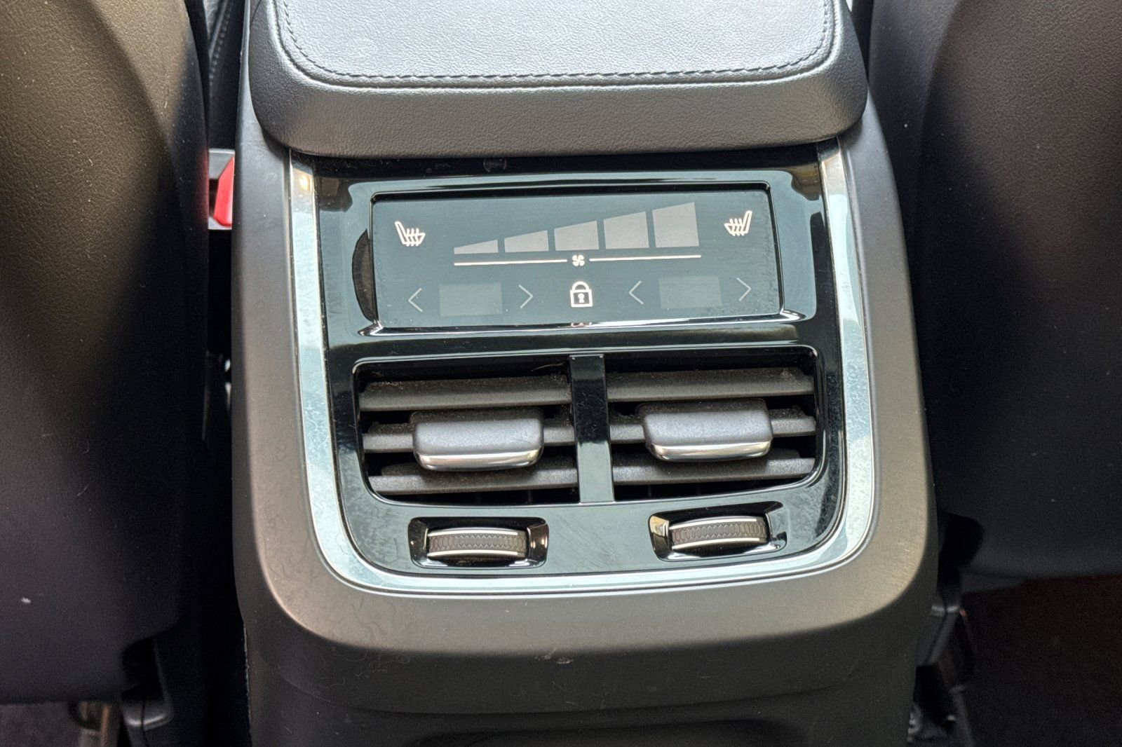 Used 2023 Volvo XC90 T8 Plus w/ Protection Package Premier image 13