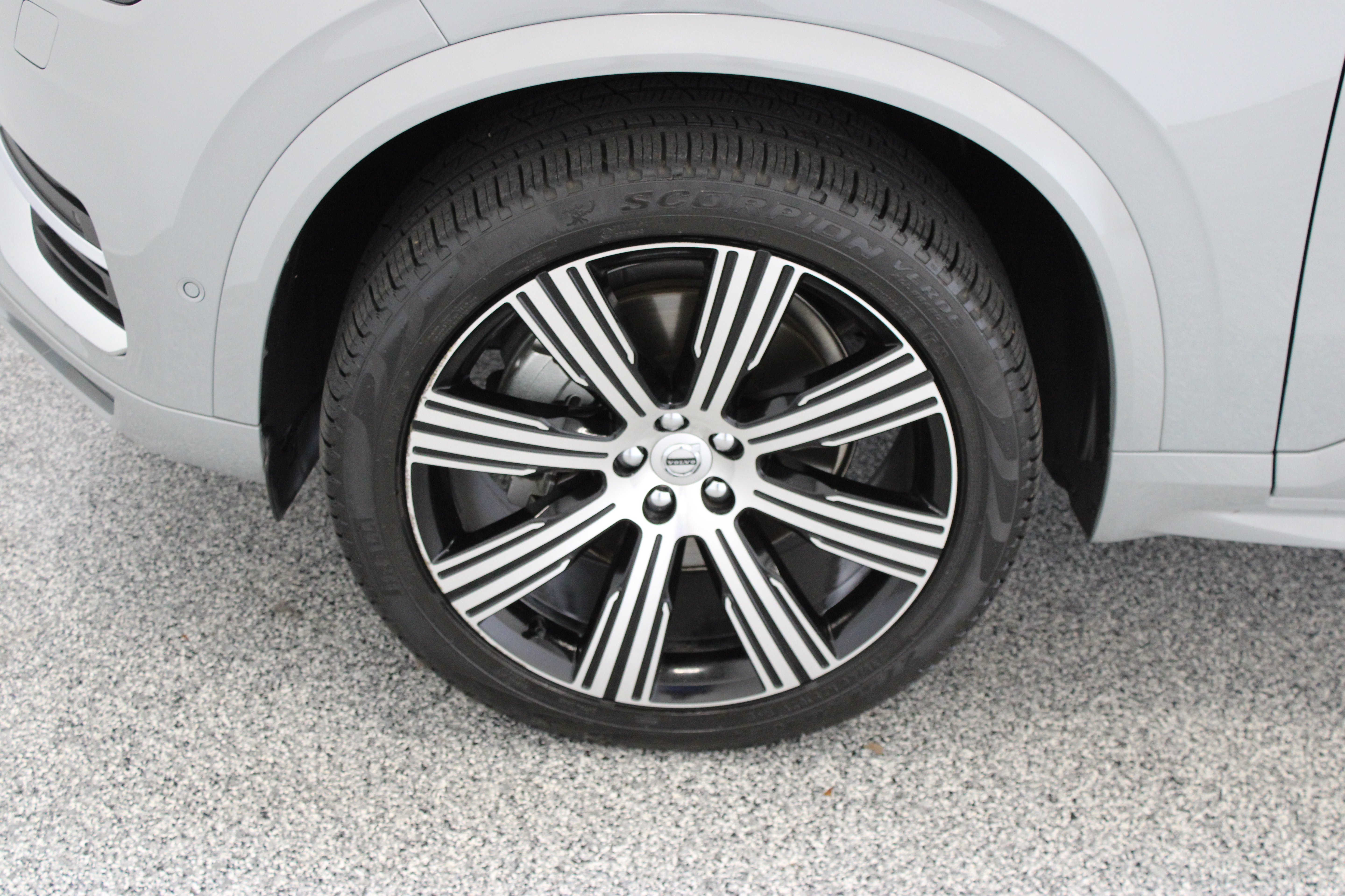 Used 2025 Volvo XC90 B6 Ultra w/ Protection Package Premier AWD/4WD image 11