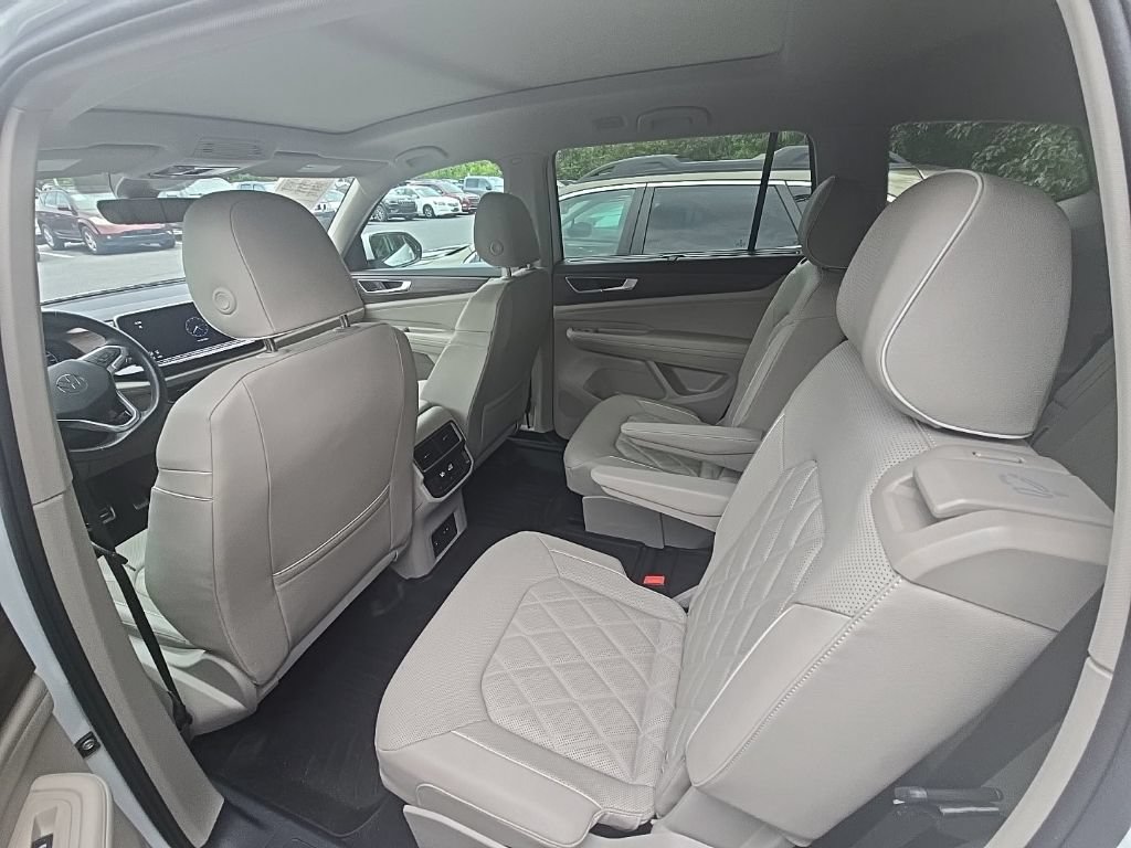 Used 2025 Volkswagen Atlas SEL Premium R-Line AWD/4WD image 5