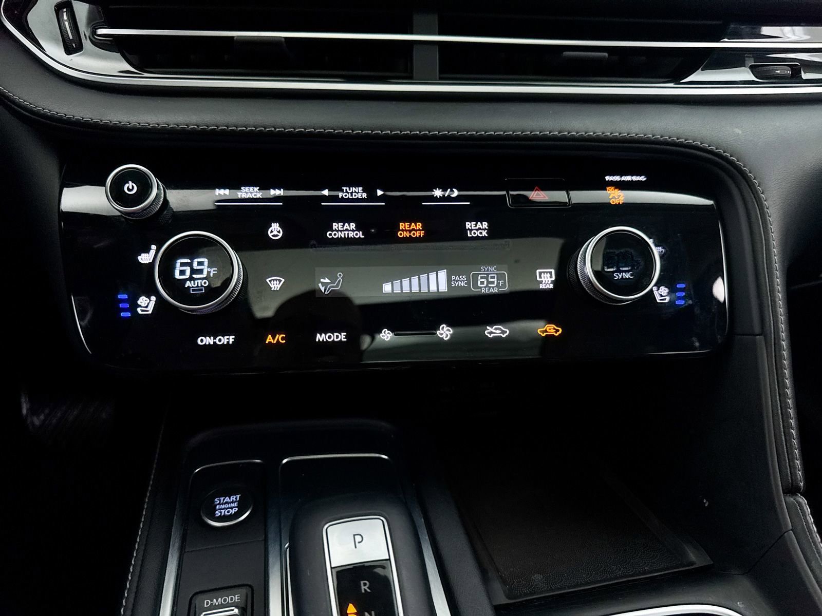 Used 2023 INFINITI QX60 Luxe w/ Performance Audio Package FWD image 29