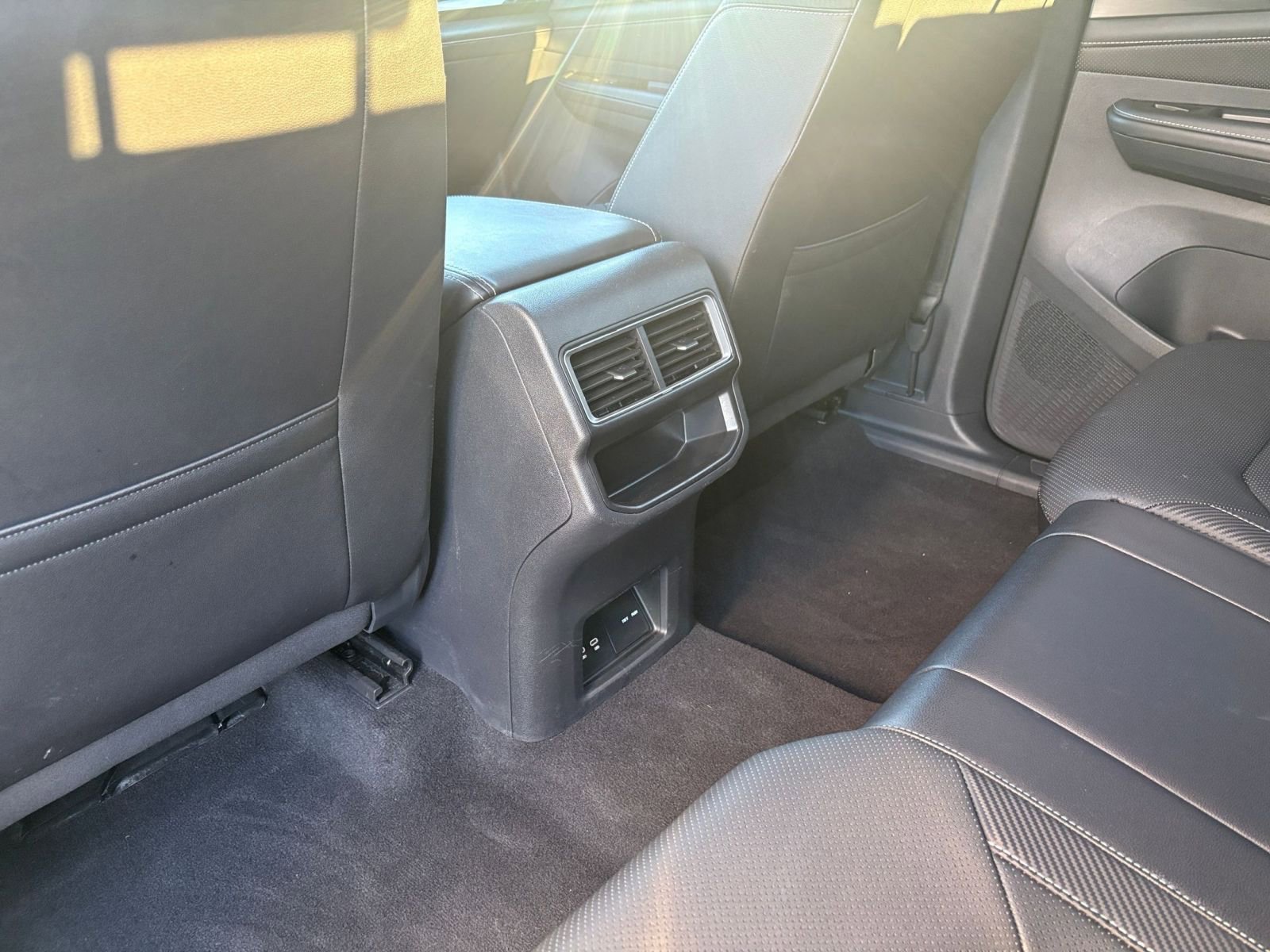 Used 2025 Volkswagen Atlas Cross Sport SE image 24