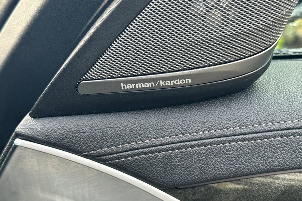 Used 2022 BMW M550i xDrive M550i xDrive w/ Dynamic Handling Package image 19