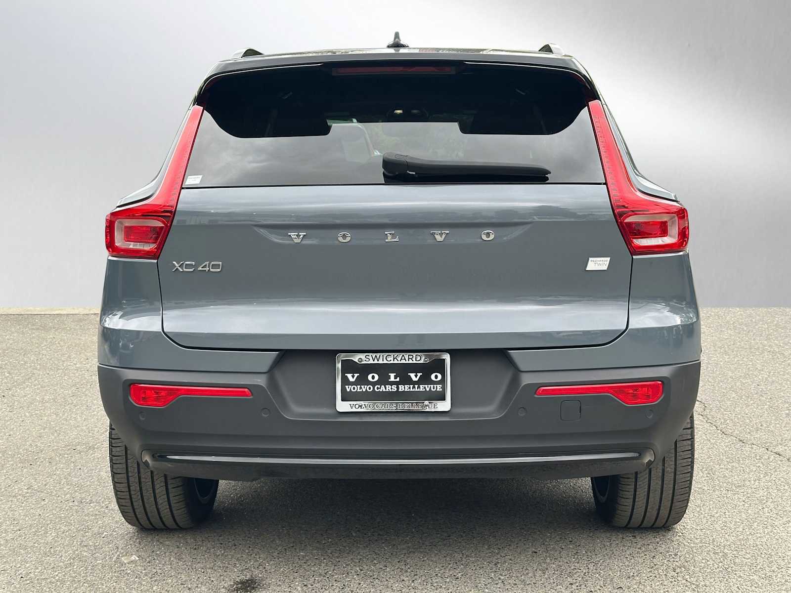 Used 2023 Volvo XC40 Recharge Plus w/ Protection Package Premier AWD/4WD image 5