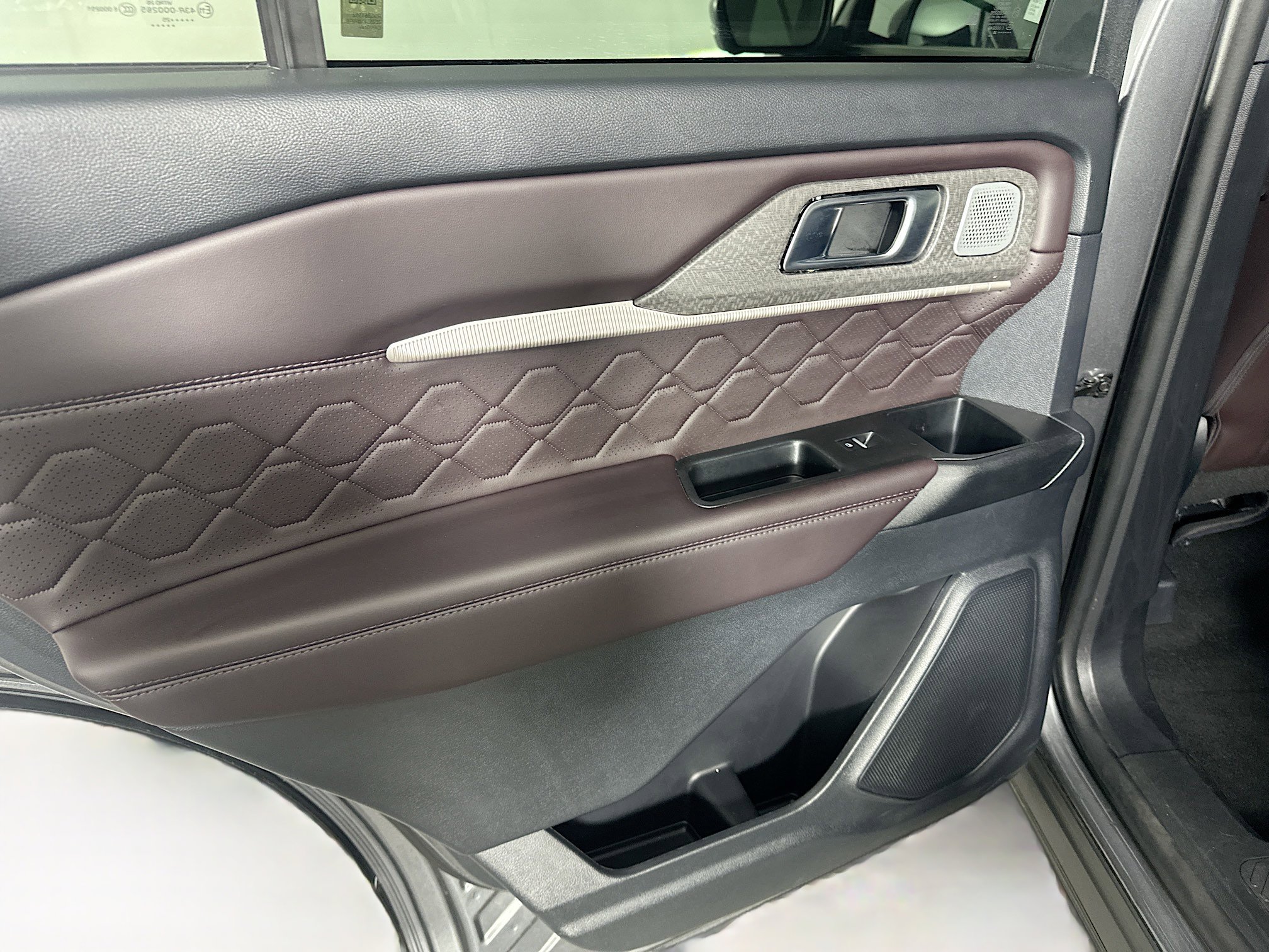 Used 2025 Ford Explorer Platinum w/ LUX Leather Package AWD/4WD image 27