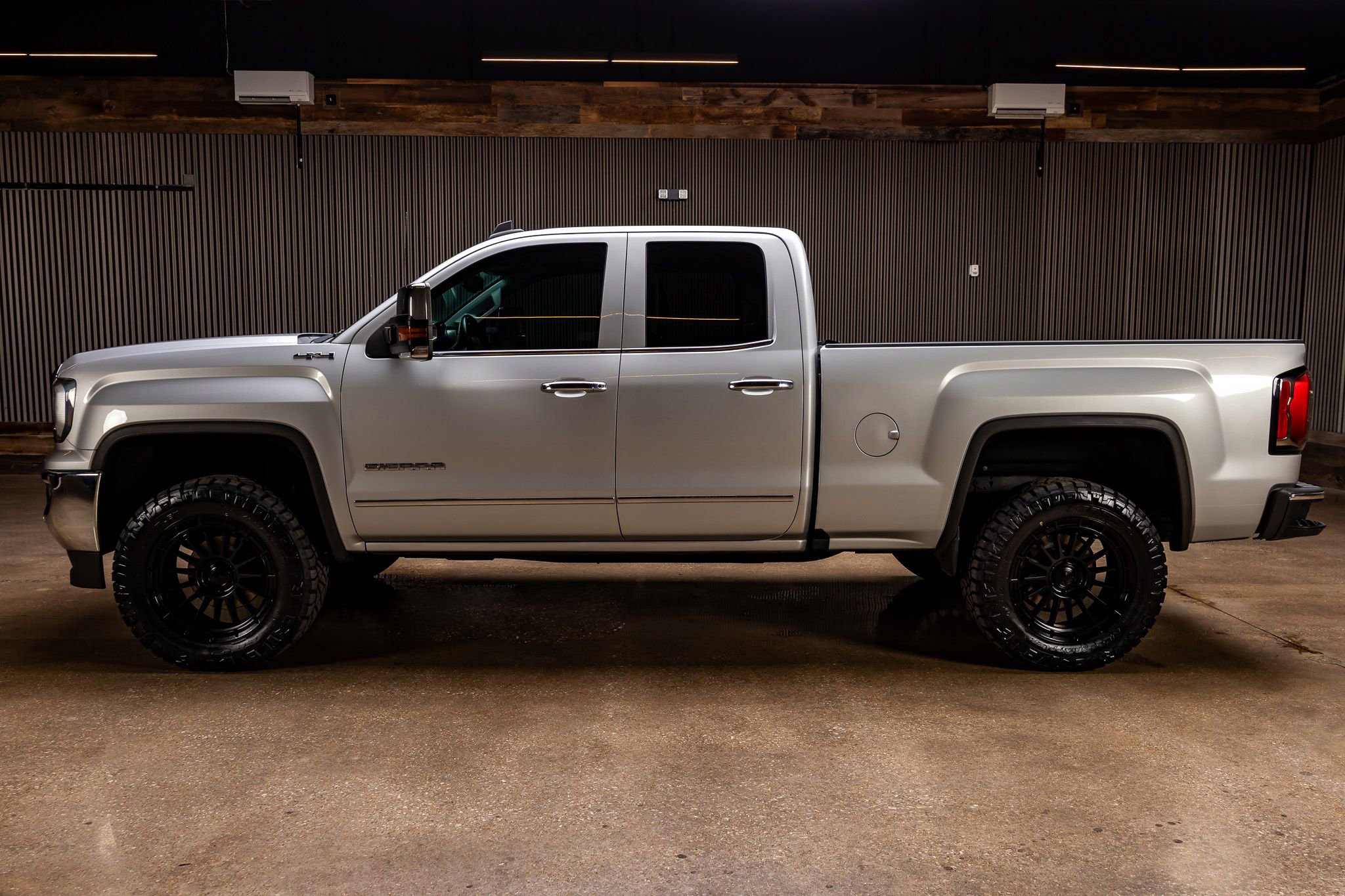 Used 2017 GMC Sierra 1500 SLT w/ Enhanced Driver Alert Package image 6