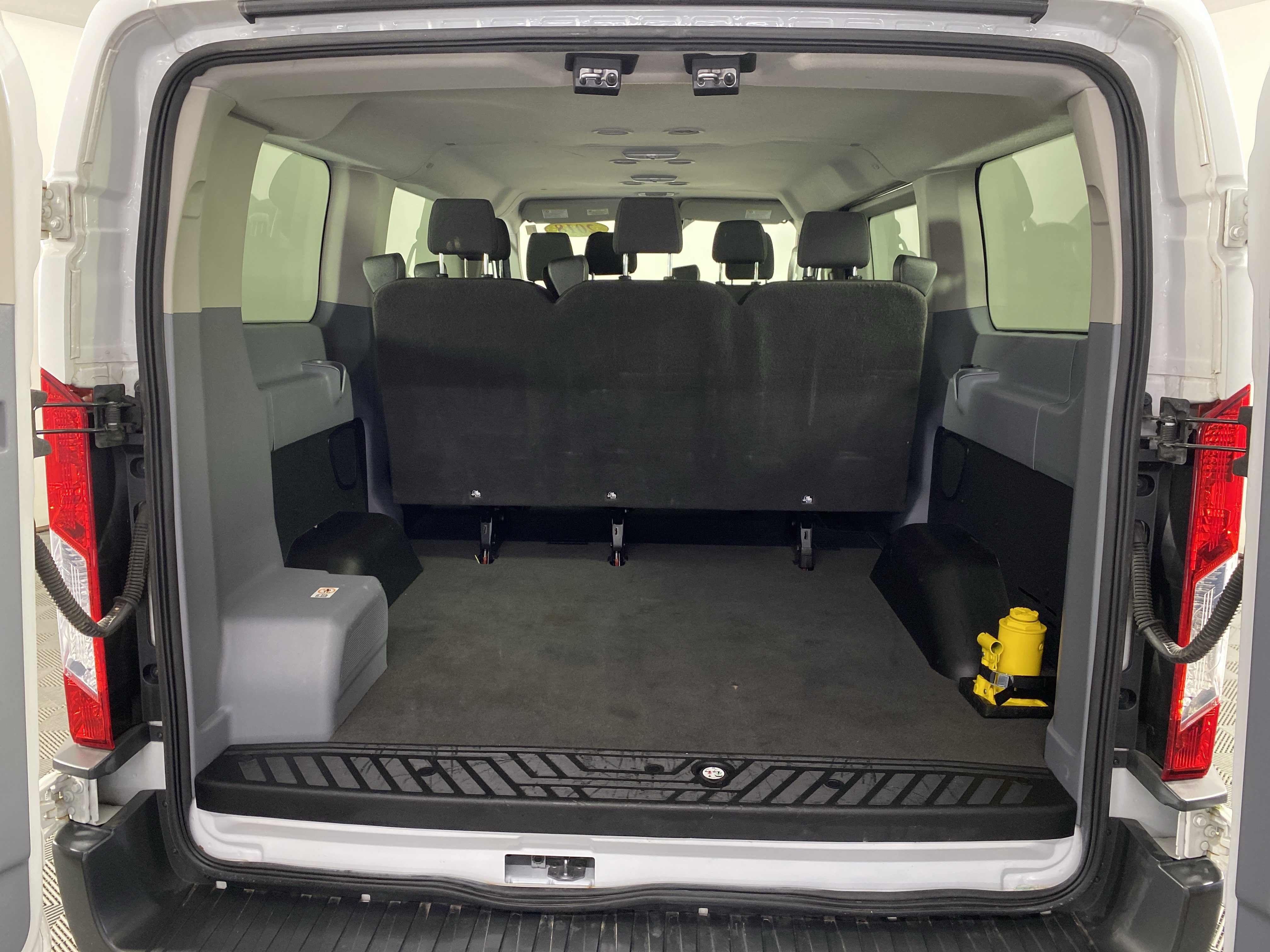 Used 2018 Ford Transit 150 XL RWD image 29