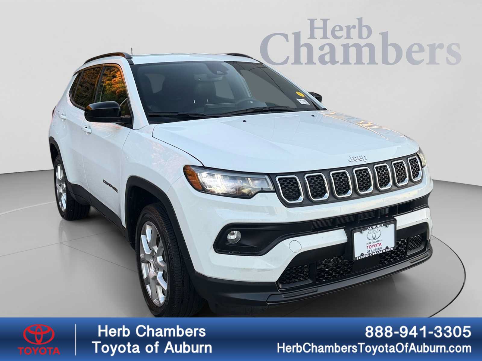 Used 2023 Jeep Compass Latitude AWD/4WD image 1