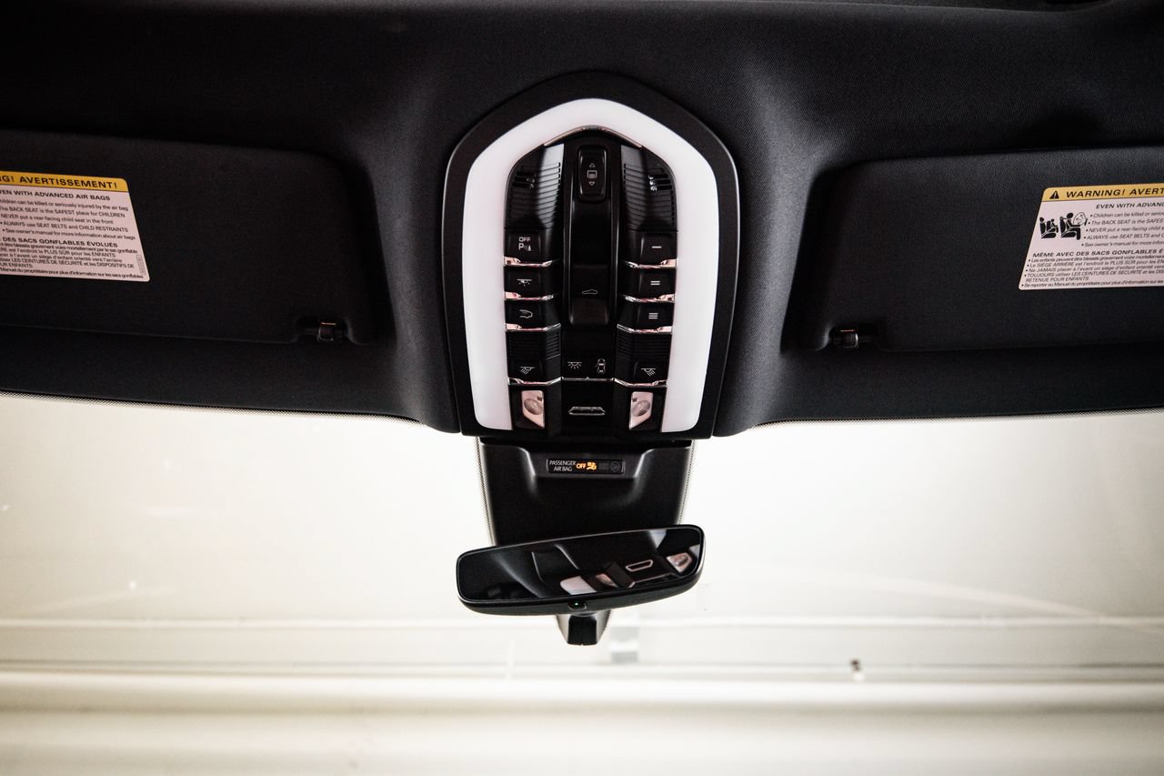 Certified 2023 Porsche Macan AWD/4WD image 20